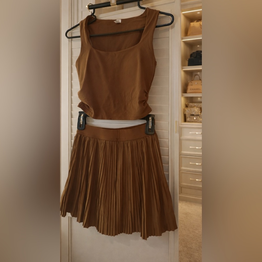 Elegant Brown Pleated pickleball/tennis set